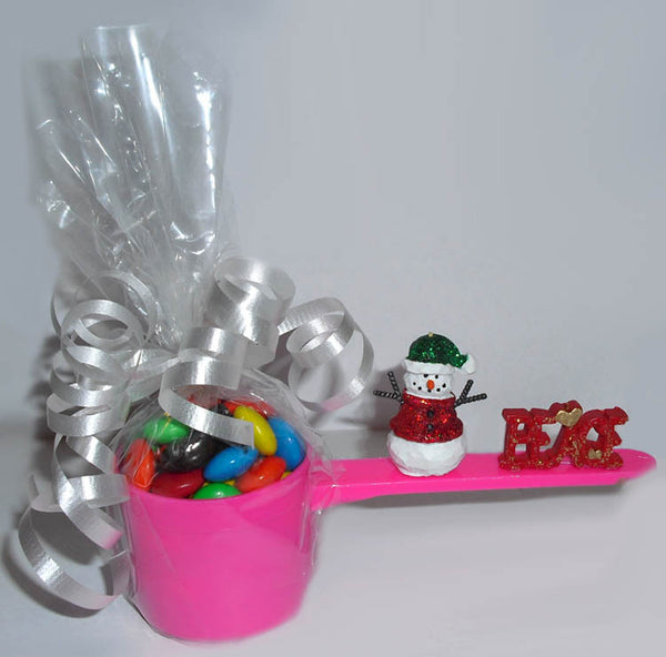 holiday ideas with candy scoops.  Cute for teachers or co-workers.