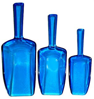 Blue Plastic 4-Ounce Flat Bottom Candy Scoops.  Three sizes for the price of one candy scoop.  Plastic with flat bottom to prevent rolling.